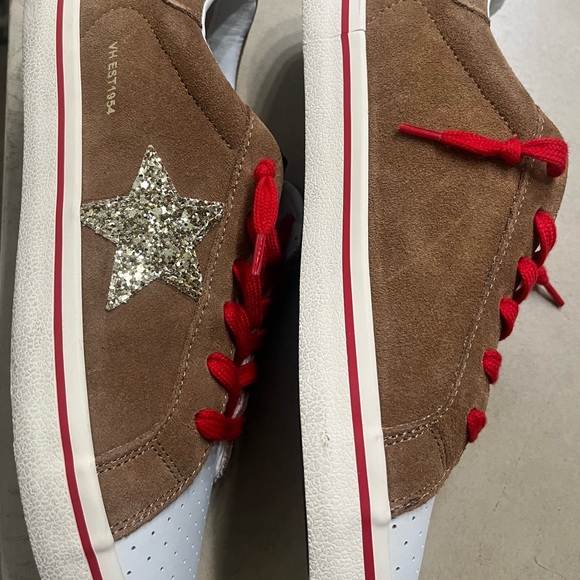 Havana Brown and White Athletic Shoes with Red Laces. Vintage Havana brand - Picture 4 of 10